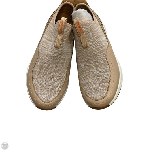 Shoes Sneakers By Earth In Tan, Size: 9