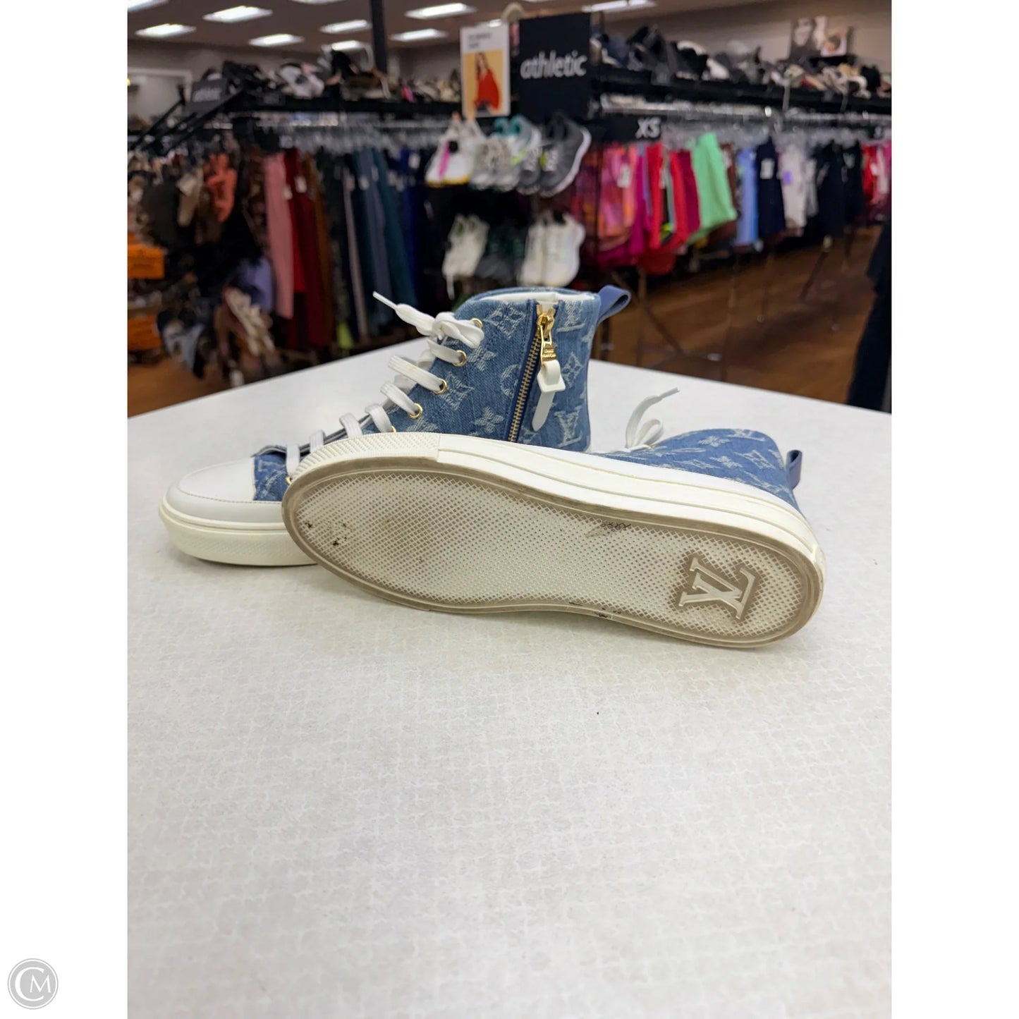 Shoes Luxury Designer By Louis Vuitton In Blue Denim, Size: 8.5