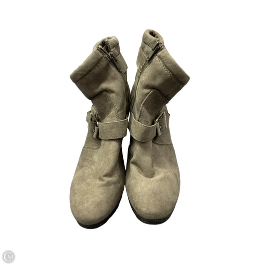 Boots Ankle Heels By Clothes Mentor In Grey, Size: 7.5