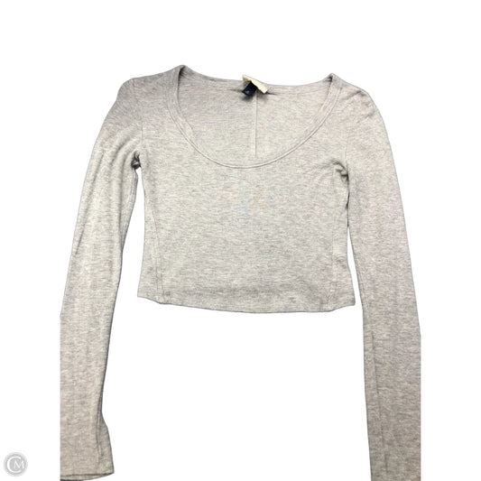 Top Long Sleeve By Universal Thread In Grey, Size: M