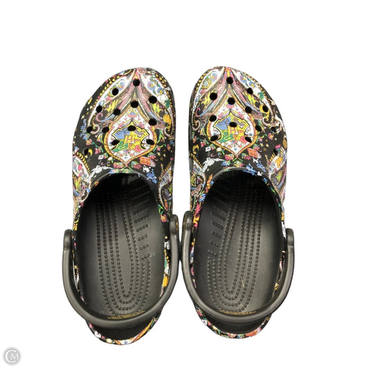 Shoes Flats By Crocs In Multi-colored, Size: 11