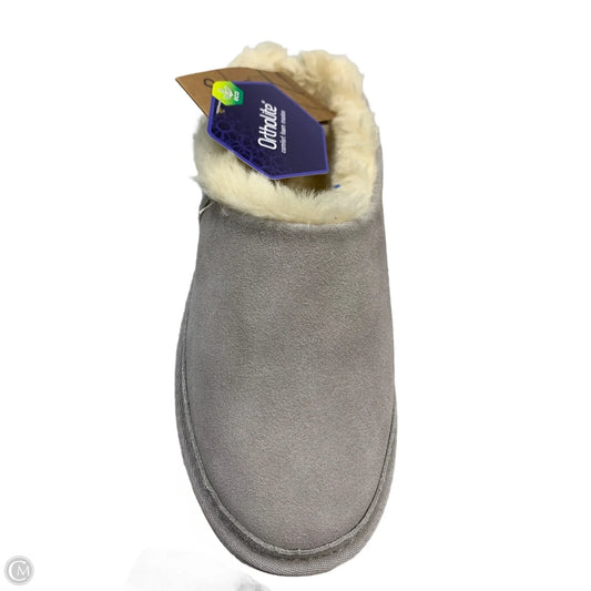 Shoes Flats By Lamo In Grey, Size: 6