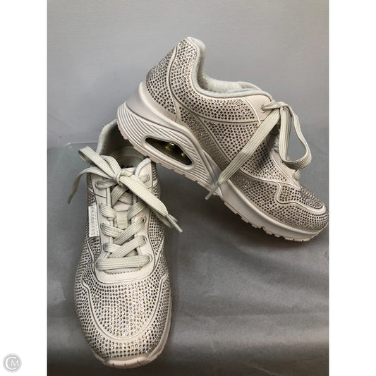 Shoes Sneakers By Skechers In Cream, Size: 6