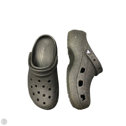 Shoes Flats By Crocs In Silver, Size: 8