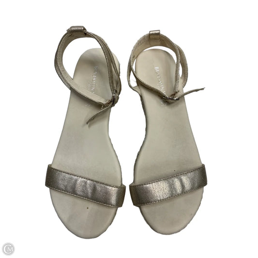 Sandals Flats By Clothes Mentor In Gold, Size: 6