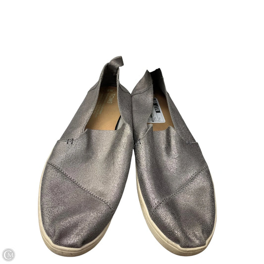 Shoes Flats By Toms In Silver, Size: 8