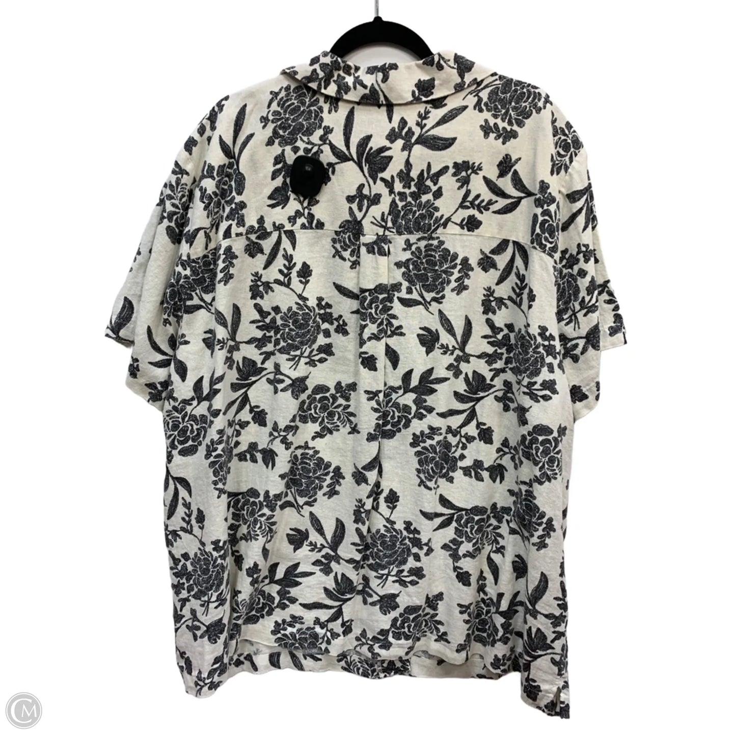 Top Short Sleeve By Universal Thread In Grey & White, Size: 3x