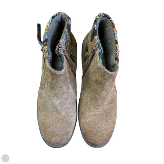 Boots Ankle Heels By Earth Origins In Brown, Size: 8