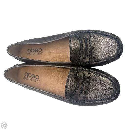 Shoes Flats By Abeo In Silver, Size: 7
