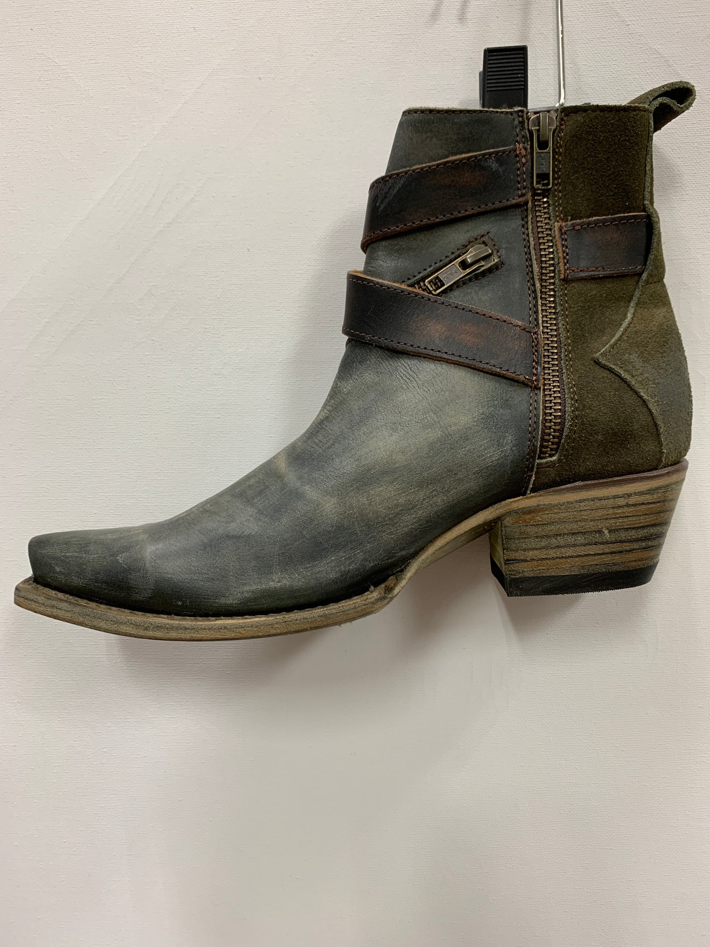 BOOTS LEATHER BY FREE BIRD Size 9