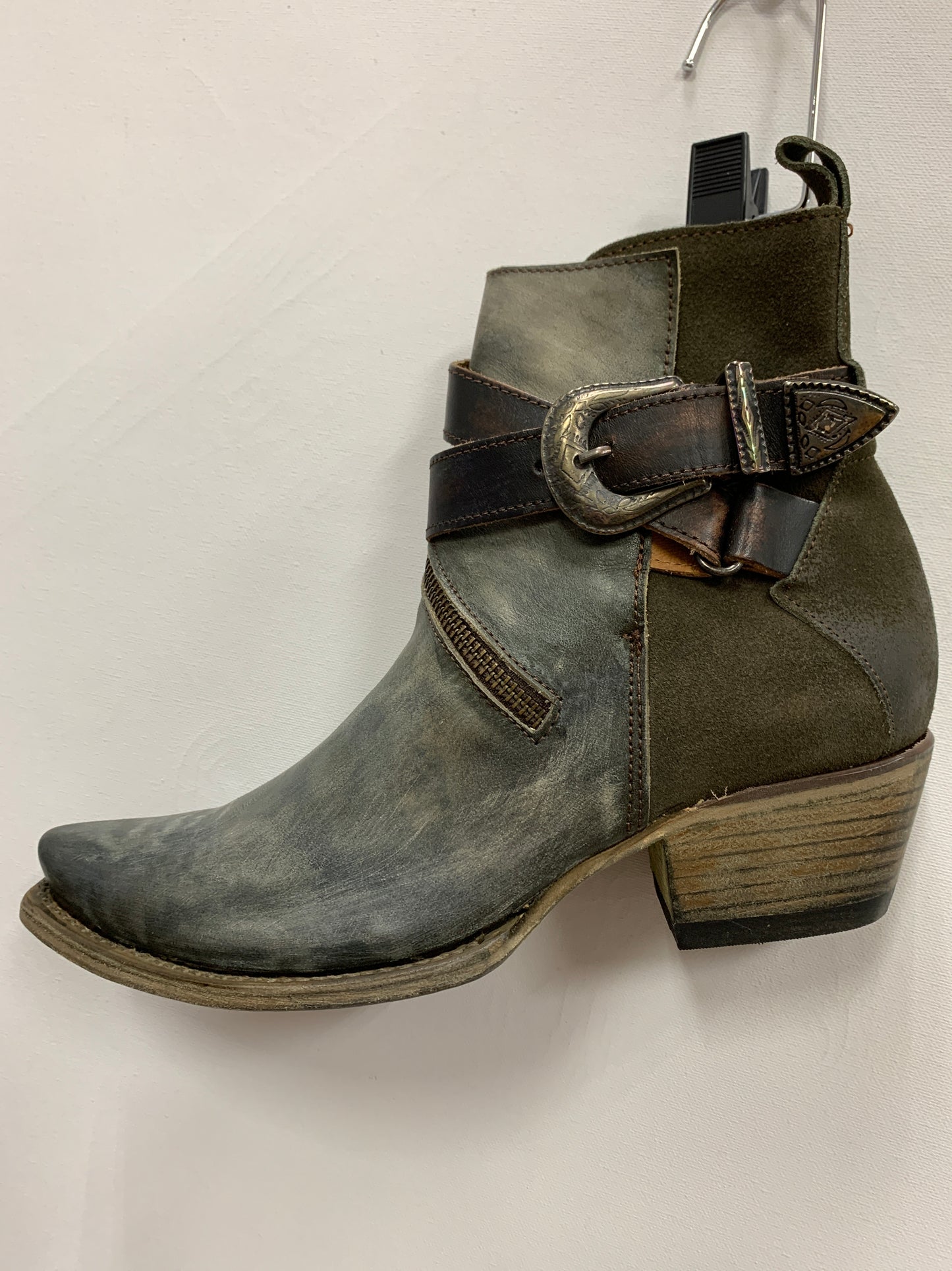 BOOTS LEATHER BY FREE BIRD Size 9
