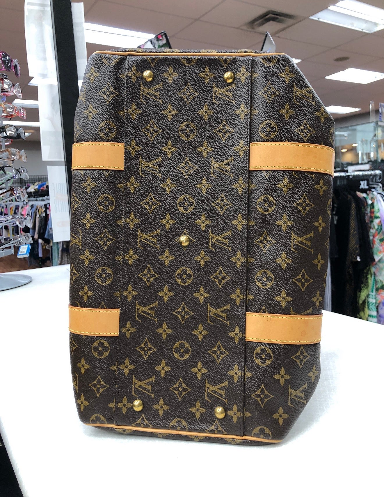 Handbag Luxury Designer By Louis Vuitton, Size: Large